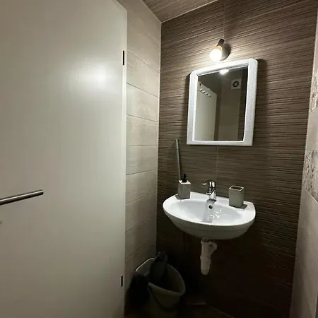 2 Bedroom -parking Location * Brassó